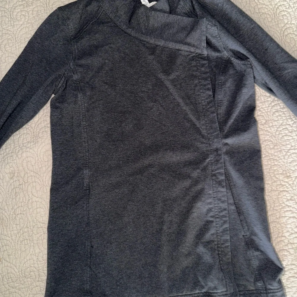 Lululemon Athletica Charcoal Long Sleeve‎ cardigan